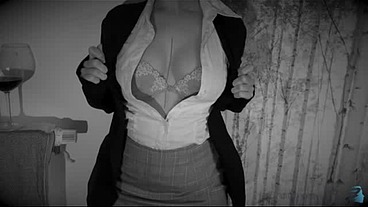 vintage lady with red lipstick masturbates