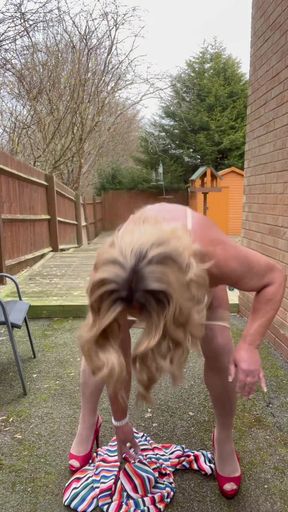 Amateur Crossdresser Kellycd2022 sexy milf in pantyhose and heels masturbation cumshot outdoors