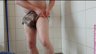 Inkontinenz-Test von Nylonjunge 2 ** Urin **