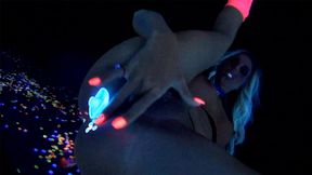 ”Samantha Gets Off In This Super Sexy Black Light Solo”