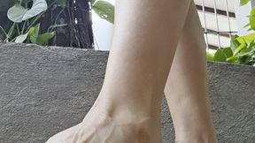 Milah Arches sexy walking in her beautiful flip flops