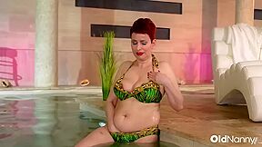 Lisa Pinelli - Busty Milf Lisa In An Intimate Solo