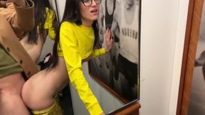 Risky Fuck and Blowjob in the Fitting Room of the Store