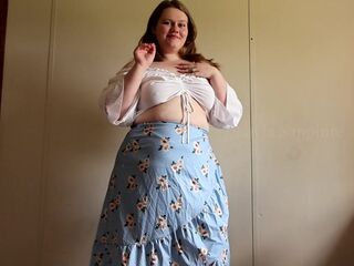Chubby Layla Dancing & Stripping
