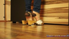 Dangling Temptation - Espadrilles & Wooden Sandals Footplay