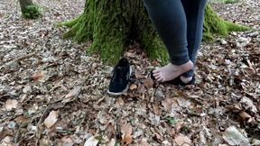 Barefoot and Topless Titslapping - 10,20,30,40, Beats