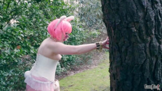 Bunny-Cosplay-Orgie: Die gefärbte Linda Lush lässt sich von großen Schwänzen mehrfach anal besamen.