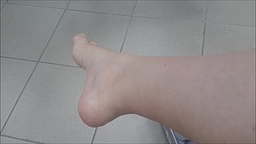 Summer shoes to try on in the shoe store