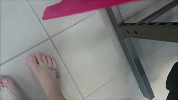 Summer shoes to try on in the shoe store