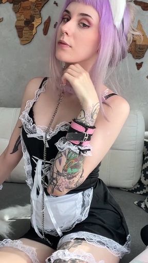 Amateur model promotes free OnlyFans account