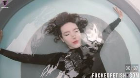 WMV Return skinny model bplay underwater zentai