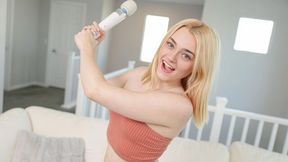 Gracey Snow Horny Cam Girl Rubs Her Wet Pussy