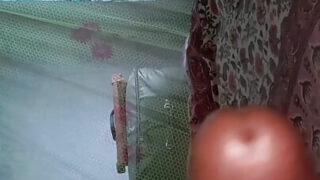 Video amatir solo seorang gadis muda berambut merah India yang gay dan sedang melakukan hubungan seks anal.