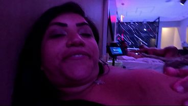 Menage Perfeito: Metendo no Cu da Trans Enquanto Ela Chupa a Esposa