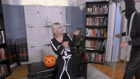 Dressed in Her Halloween Costume, Angelica Coralvine is Tied Up! 4K Video Version