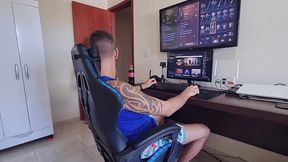 minha namorada me fez perder no jogo, me seduzindo com sua grande bunda ! / mari ao vivo /