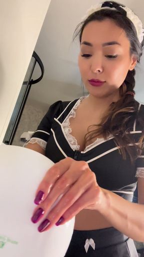 The maid surprised the owner of the house when she began to clean the apartment naked because there was no air conditioning
