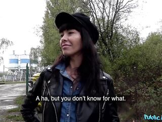 Genuine PUBLIC OUTDOOR SEX - Public Agent