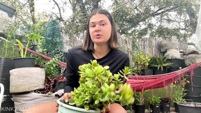kinky mary – outdoor piss on the plant, strip and squat in the garden