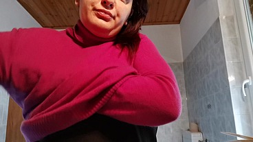 Nicoletta dyes herself and makes you look at everything