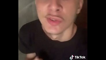 NOVINHO DE 18 ANOS BISCOITANDO