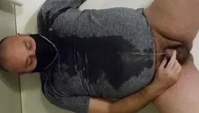 Golden Gloryhole Pleasure: Dude Drinks His Own Steamy Golden Stream – Hot Shemale Tube 18+