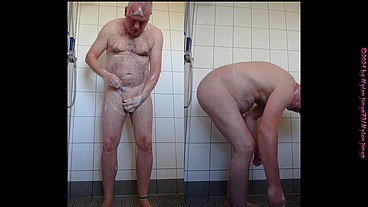 Morgens Allein in der Dusche