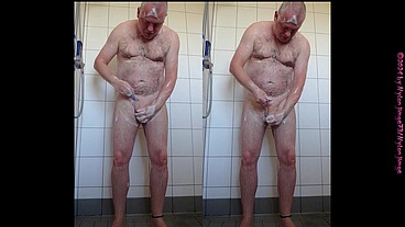 Morgens Allein in der Dusche