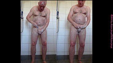 Morgens Allein in der Dusche