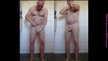 Morgens Allein in der Dusche