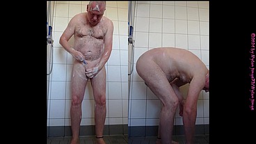 Morgens Allein in der Dusche