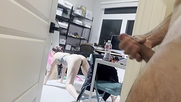DICKFLASH FITNESS ADVENTURE part 1 flashing behind my new roomate