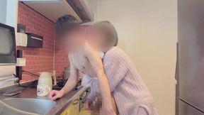 【痴女フェラ】朝起きてキッチンでフェラ抜きそのまま高速手コキで再び大量発射