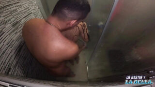 Laiha amatööri latino teini saa poikaystävänsä tiukan perseensä sotkuisella anaalicreampiellä.