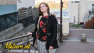 発情した尻軽女がディープスロートをしてから尻を犯される