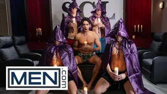 Ashton Summers Enjoys Wild Bareback With Cristiano And Trevor Brooks