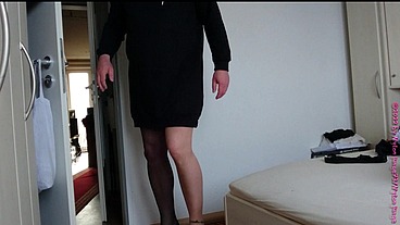 Welche Farbe der Nylons für das Kleid