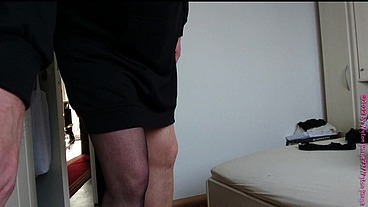 Welche Farbe der Nylons für das Kleid