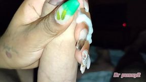 DR PUSSY2 - Meia irm&atilde_ putinha acorda o filho da sua madrasta com punheta matinal surpresa