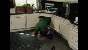 Bad Girls! Women Can't Keep It to Themselves!