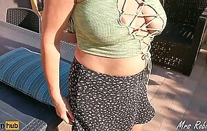 Mrs robinson, housewife makes gardener cum on her pussy