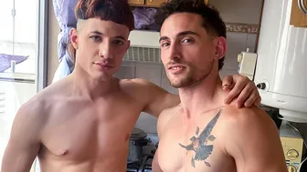 A kinky passenger seduces the taxi driver and fucks his tight ass hard