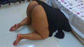 stepmom stuck under bed & show her big arab muslim ass to get anal fucked from saudi kafeel