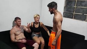 casado bate punheta com amigo em casa esposa pega no flagra e decide que os dois vao fuder ela