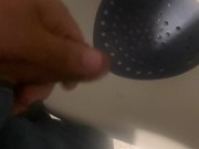 Me vengo en baño público