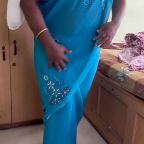 Saree wearing hot sexy Chennai aunty