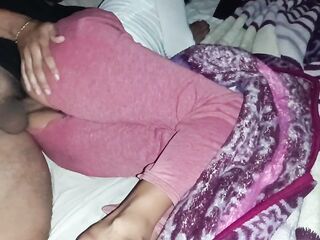 Suegro B. Entra en la madrugada a mi habitación y me folla duro por detrás