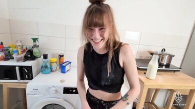 Fuck SURPRISE !! I want your cream !!