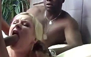 Aaralyn barra ir anal gangbang