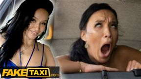 Amateur Taxi Bikini - Babe Asia Vargas strips in the back of the cab to the drivers delight